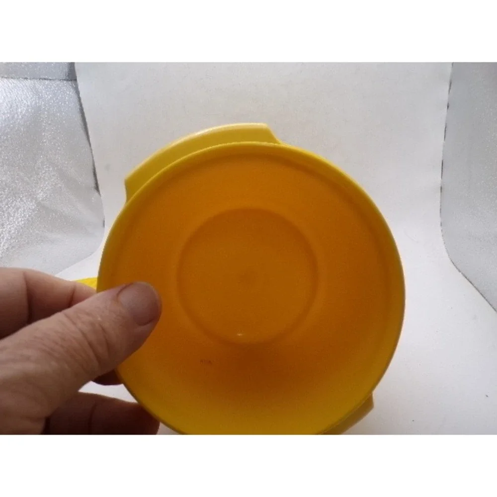 Vintage Tupperware Yellow Servalier Bowl with Sunburst Lid 886-3 Made in USA